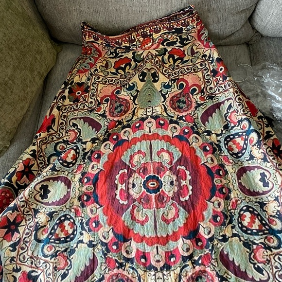 Figure Isla Printed Maxi Skirt with Embroidered Detail - Picture 10 of 14